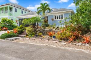 5min Walk from Love Beach A Spacious Home in Nassau