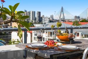 Stylish Balmain Townhouse with Pool & City Views