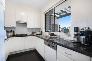 Stylish Balmain Townhouse with Pool & City Views