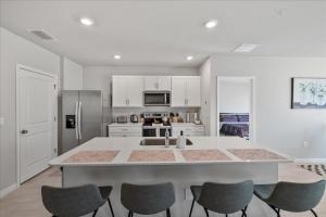 Cape Coral Getaway, Modern Comfort and Location