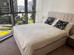 Queens Wharf TWO Bedrooms Apt