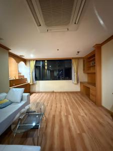 Royal Place Apartments