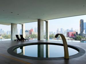 Spacious High Rise 2BR - Ultra Fast Wifi - Phrom Phong