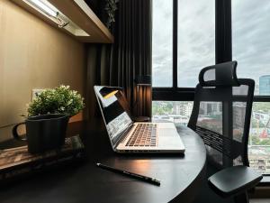 Transquil Modern 1BR - Ultra Fast WiFi - BTS Ari