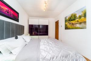 Central Green apartment 3BD - Free Private Parking - by Open House