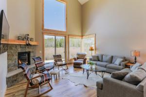 Ultimate Mountain Escape with private hot tub