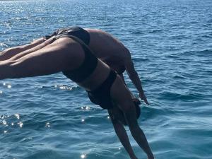 Mirta Tours & Half a day of Waves and Wine