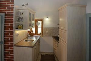 Lovely Stone Cottage Pomer