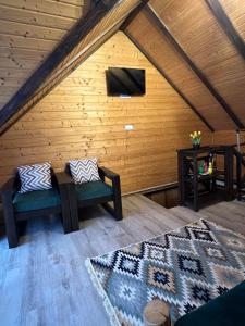 Файна хата 2