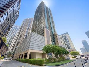 Luxe 2BR with Fountain Views and Walk-Around Terrace