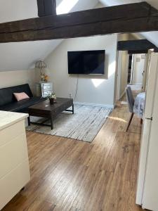 Lovely two bedroom 5 minute walk from ocean