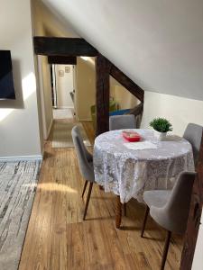 Lovely two bedroom 5 minute walk from ocean