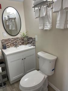 Lovely two bedroom 5 minute walk from ocean