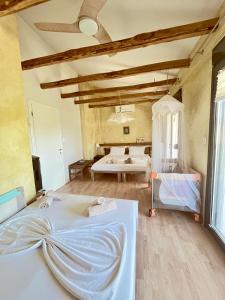 Mikael Pool Villa Paliouri