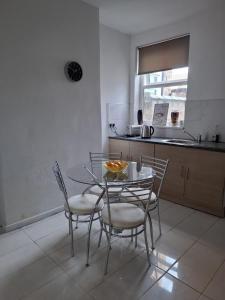 Sleeps 5 - 2 Bedroom House