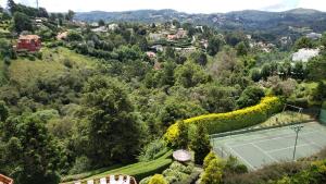 Belíssima COBERTURA no Condomínio Switzerland, o conforto que toda família merece