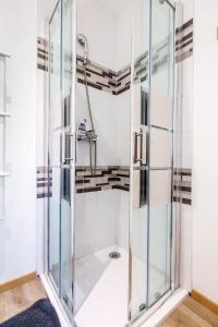 Maisons de vacances Cosy house 5 rooms 5 Bathrooms close commodities : photos des chambres