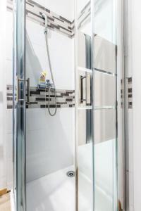 Maisons de vacances Cosy house 5 rooms 5 Bathrooms close commodities : photos des chambres