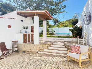 Vila Golfinho, with heated pool, rooftop lounge and ocean views