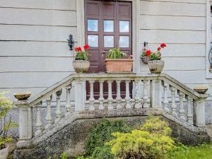 One-Bedroom Apartment with Balcony