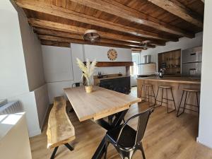 Maisons de vacances Gite 3 etoiles L-O Gela 14 places a la Montagne : photos des chambres