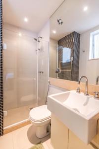 Copacabana Space - Style and comfort for big groups by the beach!