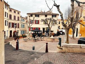 Coucoun Prouvençau au cœur du Village dAllauch