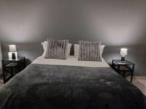 Chic 2 Bedroom Apartment in Central Location