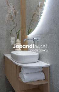 Apartament z widokiem na jezioro Ukiel i Przystań