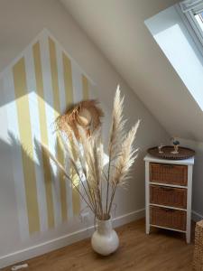 B&B / Chambres d'hotes Ty Glazu Doelan espace 60m2, Port& criques a pied, 2 chambres privees au 1er etage, SDB, WC separe : photos des chambres