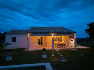 Maisons de vacances Beautiful villa between Uzes & Avignon : photos des chambres