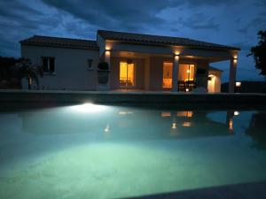 Maisons de vacances Beautiful villa between Uzes & Avignon : photos des chambres