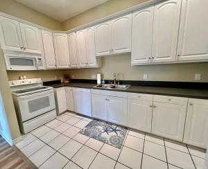 Downtown, Roof Deck, Parking