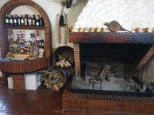 CASA TURÍSTICA Villa Carmen, CON AMPLIO JARDIN QUE INCLUYE BARBACOA, 2 PORCHES, PARKING PRIVADO Y PISCINA