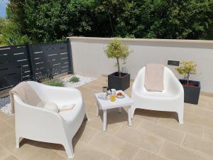 Apartments Oleander Lovrečica-residence with pool