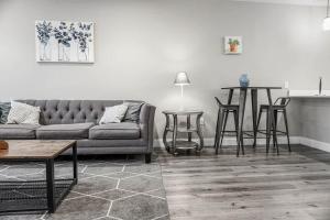 Unit 43 Homey 1BR Garage Parking