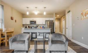 Unit 32 Stylish 1BR 1BA Apartment Long-term stays