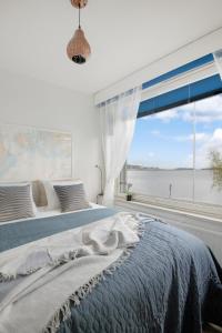 City Meets Sea - Waterfront Stay Helsinki Center