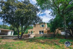 Villas Villa climatisee, piscine et terrain de petanque : photos des chambres