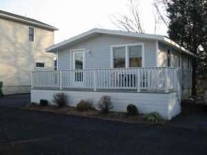 Pet Friendly Cottage walk to beach!
