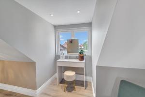 Travard at Heathrow 386a