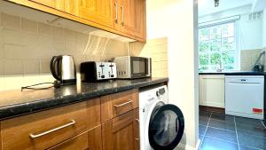 Luxury 2 Bedroom Apartment Edgware Road by Amer