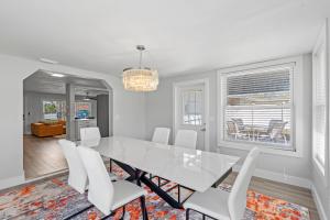 Palms Retreat in Central Largo - mins to the Sand!