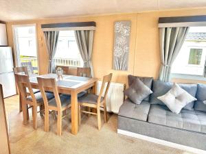 3 Bedroom 8 birth Caravan - Sand Le Mere