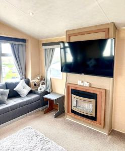 3 Bedroom 8 birth Caravan - Sand Le Mere