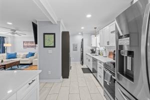 Charming Downtown Corner Cottage - Dog Friendly!