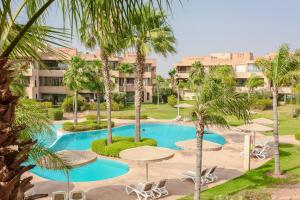 Bel appartement vue sur piscine, fibre optique, parking gratuit