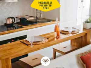 Escapade à 2 ou en petit groupe Appartement tout équipé Quartier résidentiel calme RER direct Parfait pour télétravail et détente