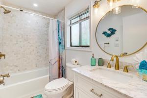 Poconos Family Home with Lake Access and Game Room