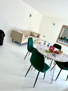 Leeds Train Station city centre villa style flat